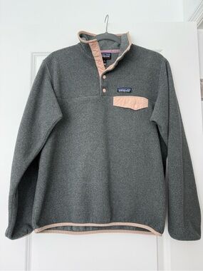 Patagonia lightweight Synchilla Gray with beige Trim